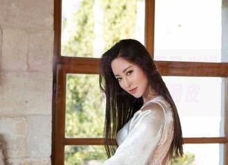 MiStar魅妍社 – 黄乐然无圣光婚纱写真：光、影和一点小调皮