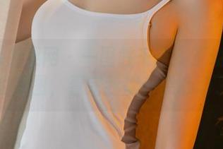 UGirls尤果网 – 一图胜千言！王幼贞礼服的原图，看完我都有点心动了