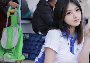 Xiuren秀人网 – 图册里的秘密：ALICE梁紫轩的妹妹，免费送你一份姐妹情！
