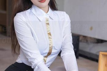 Xiuren秀人网 – 在浴缸中绽放：媃柔rourou的高清美图，感受水的轻触。