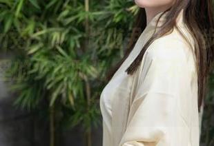 Xiuren秀人网 – 跟随尹甜甜的步伐，私房图包里的少女时光，欢乐不断，奇妙万分！