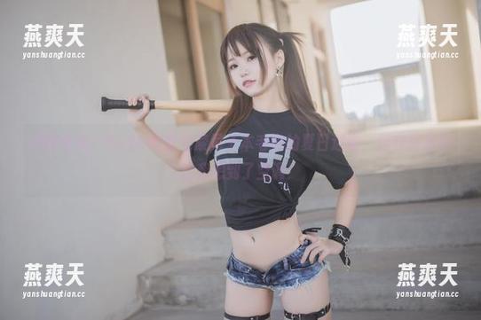 Yoko宅夏 美图合集:Yoko宅夏与索尼子本毛衣的夏日迷雾,这穿搭居然让我想到了空调!