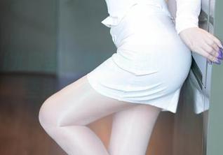 YouMi尤蜜荟 – 私拍瑜伽的白露小猪：那些图片里藏着的苦与乐