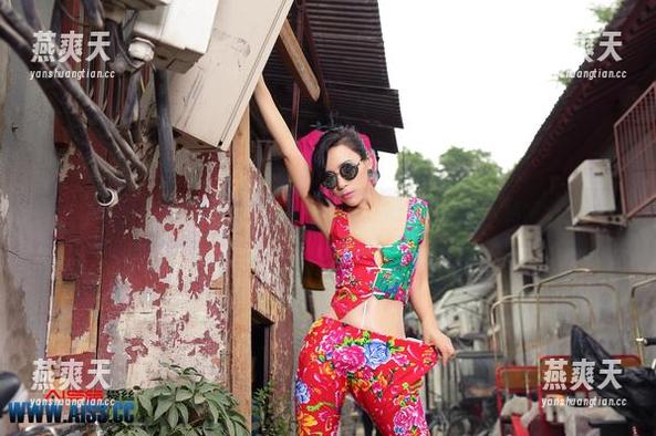 aiss-欣杨 aiss - 欣杨泳池写真图库:在阳光下的迷人秘密