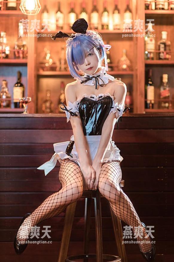 毛衣里隐藏的风情：aqua水淼的写真图集，一起探索柔软的魅力！