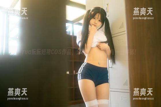 rua阮阮短裙COS作品，分享其中的甜蜜与一丝神秘！