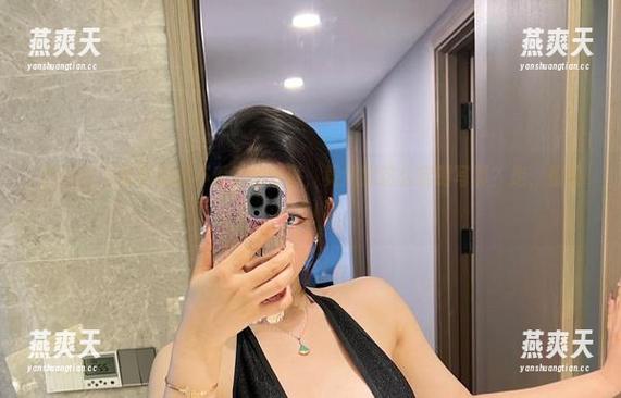 微密圈 - 水手服配不爱笑的赛琳，竟然能这么定制写真？走，看看去！