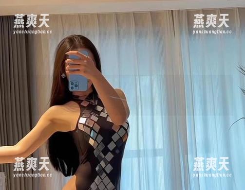 微密圈 - 不爱笑的赛琳奶牛女仆：原图下载，见证一场充满奶香的奇幻旅程！