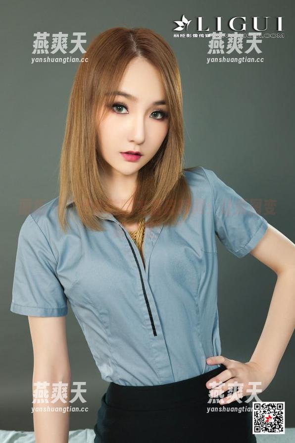 丽柜 - “佳怡的睡衣俏皮瞬间：让原图变身壁纸！“