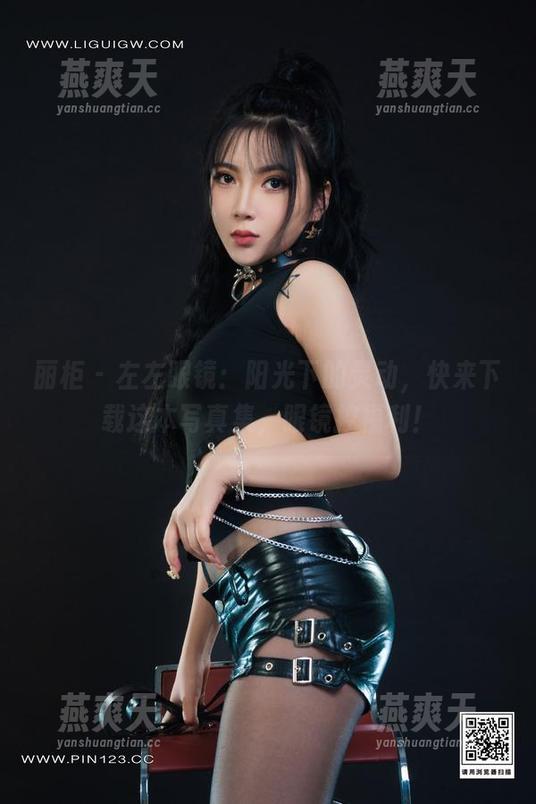 丽柜-左左 丽柜 - 左左眼镜:阳光下的灵动,快来下载这本写真集,眼镜控福利!