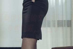 丽柜 – 写真世界里的文静美脚：总让我想多看几眼，咋回事？