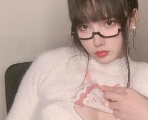 私房图集：跟随你十七鸽，看看粉色如何变成你的致命诱惑