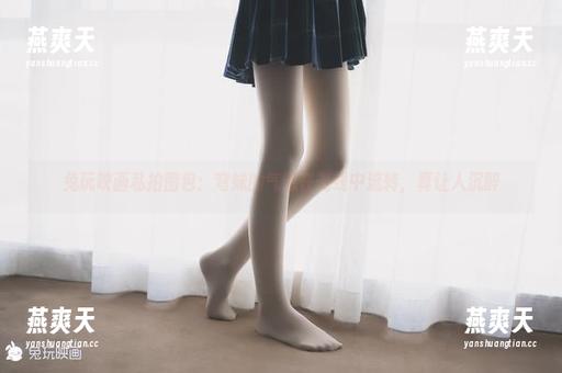 兔玩映画私拍图包：穹妹的气息在光线中流转，真让人沉醉