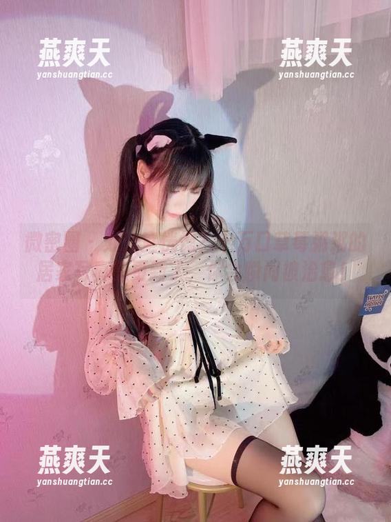 微密圈 - 办公室恍惚？十万口草莓粥粥的居家写真集更新了，你会瞬间被治愈！