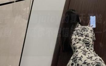 微密圈 – 从可馨juicy的夏天开始，来看看这套图，保证你不想错过任何一个角度！