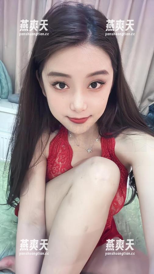 微密圈 - 黑色比基尼私拍，大海的温柔与奶雯的调皮