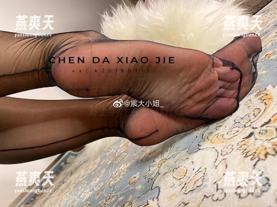 宸大小姐 微密圈 - 校服新风潮!宸大小姐的最新图片更新,让你对上学产生无限幻想!