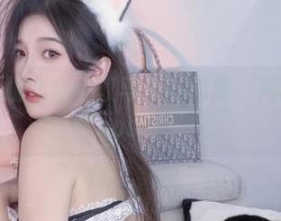 当小小奶瓶儿穿上双马尾与制服：揭秘师生剧情cos合集！