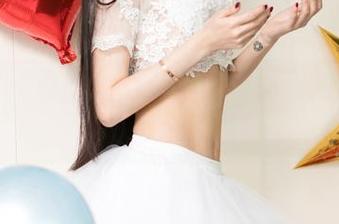 尤果网 – 原图揭秘：颜亦汐如何用美足撩动每一个瞬间？