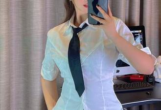 微密圈 – 老板的指令与张思允的自由：写真中的微妙平衡