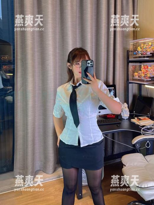 微密圈 - 老板的指令与张思允的自由：写真中的微妙平衡