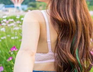 推女神 – 温柔的魔法：在赵伊彤的写真世界里探寻秘密