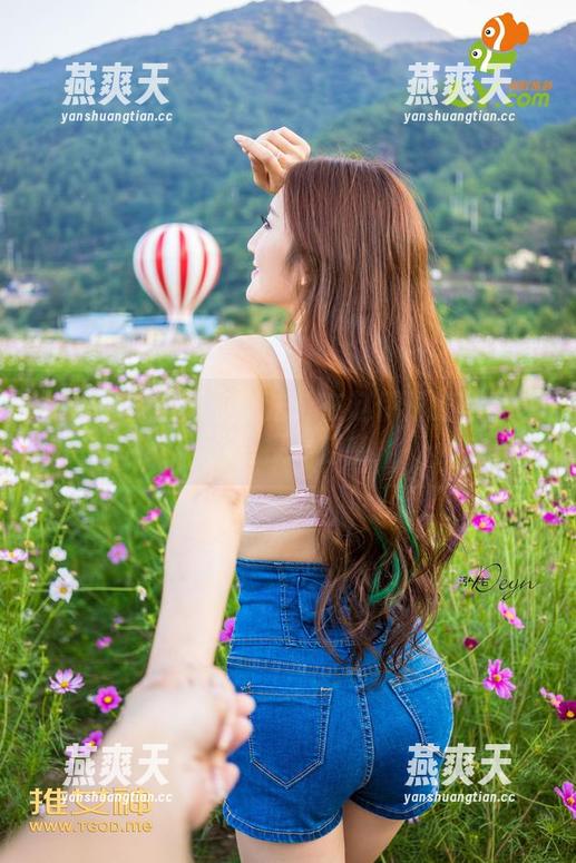 推女神 - 温柔的魔法：在赵伊彤的写真世界里探寻秘密