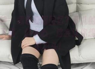 梦丝女神 – 黑色校服回忆？乔儿的写真绝对值得下载，但小心，这会让你想不出来的念头!