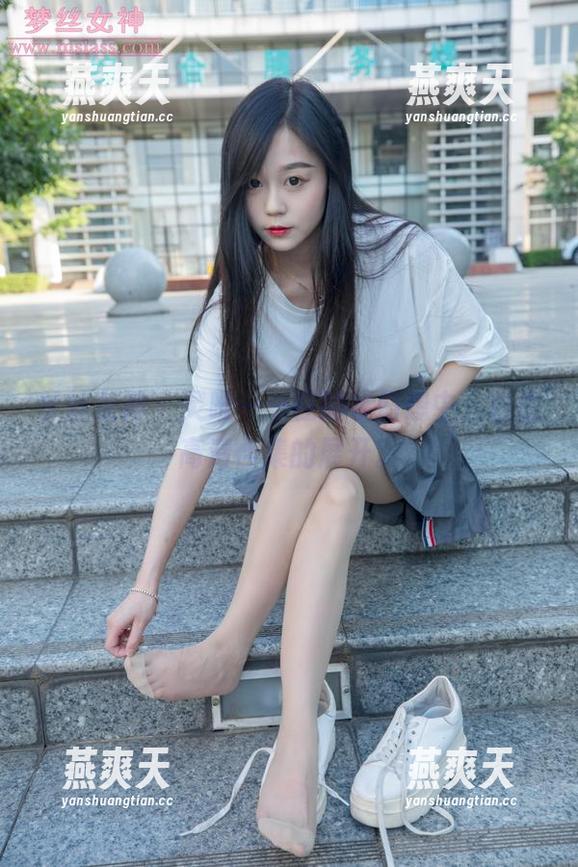 梦丝女神 - 灵唯——在睡衣幻想中，自由高清合集的展开。