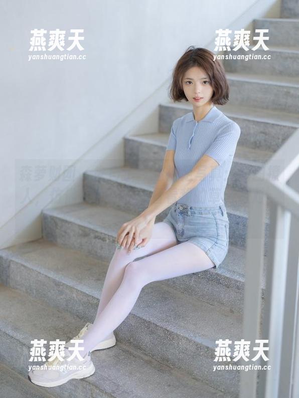 森萝财团-小夜 森萝财团 - 来自小夜的裸足写真:原图撩人,仿佛在说‘快来看看我的草地派对’!