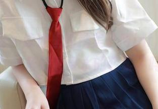 模范学院 – 泳池里的糯美子Mini，图包更新！准备好感受水的轻柔了吗？