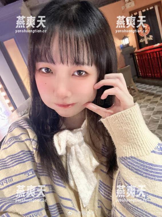 炸酱沐沐 穿上皮衣,感受炸酱沐沐的写真集分享:这种气息让人窒息