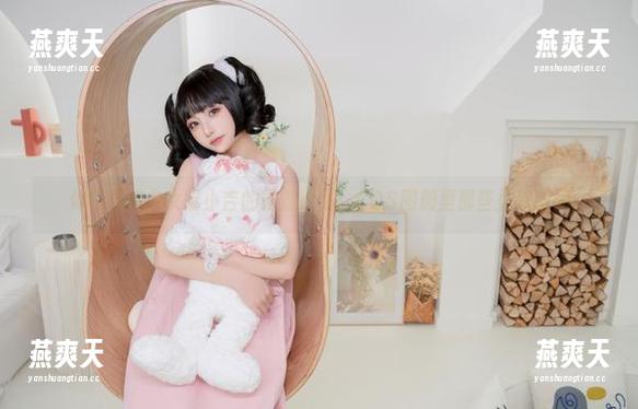 体味爆机少女喵小吉的瑜伽心情：COS图册里那些柔软瞬间