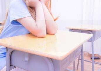 神楽坂真冬的睡衣写真：怎么能这么舒适又诱人？