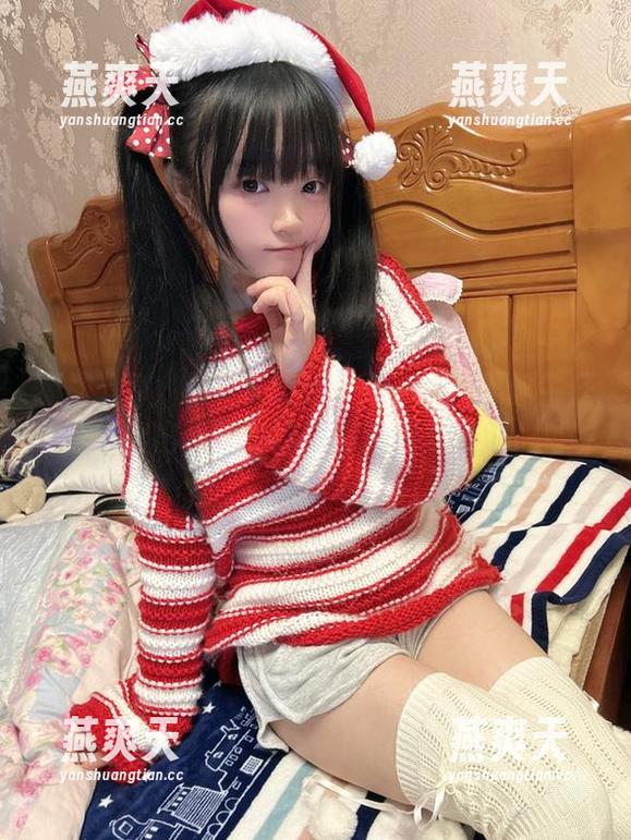 神沢永莉 原图分享:神沢永莉将前开卫衣与黑丝牛仔裤穿出无限可能,你绝对想不到!