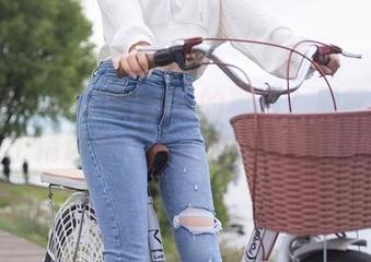 秀人网 – 职场制服OL的真谛？周慕汐fairy献上精选写真，让你上班也能抢眼！