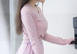 秀人网 – 天台的风景，月野兔美妞的写真集资源不容错过！