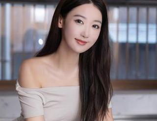 秀人网 – 御姐风的软软酱来袭，最新写真更新简直软到心里！