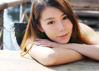 美媛馆 – 在杨晓青儿的女神写真中，光线偷吻过的瞬间