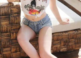 美媛馆 – 在王馨瑶的网袜世界，写真作品引发无限遐想