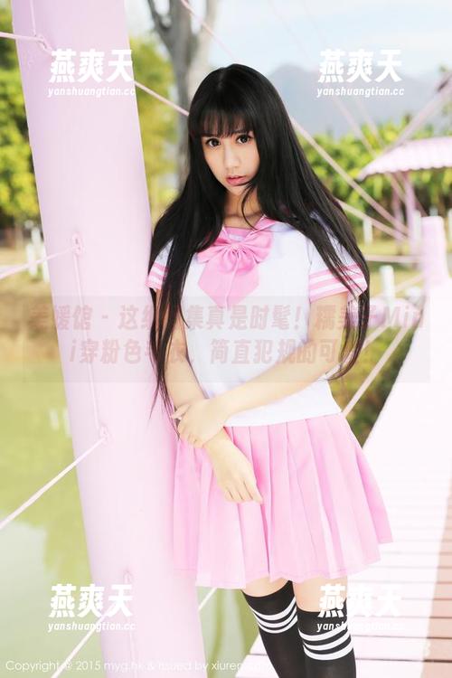 美媛馆-糯美子Mini 美媛馆 - 这组图集真是时髦!糯美子Mini穿粉色毛衣,简直犯规的可爱!
