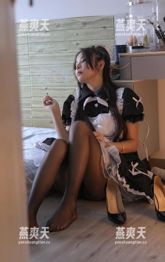 谁能拒绝苏嫣qvq的白色猫耳头饰？来吧，这一系列图片等你品鉴！