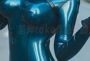 白色的反射：菌烨tako作品中的无限可能