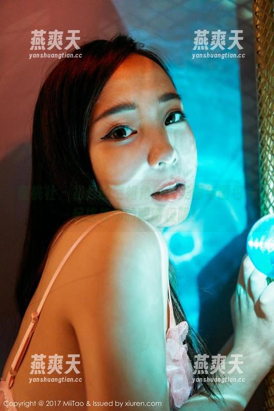 蜜桃社 - 初月的空姐角色，美图与图包一起挑战你的眼睛极限！