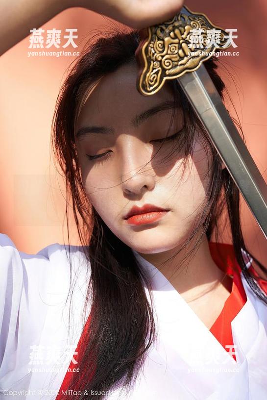 蜜桃社-杏子 蜜桃社 - 杏子的秘密武器:女孩原图和壁纸,让你的单身生活充满色彩!