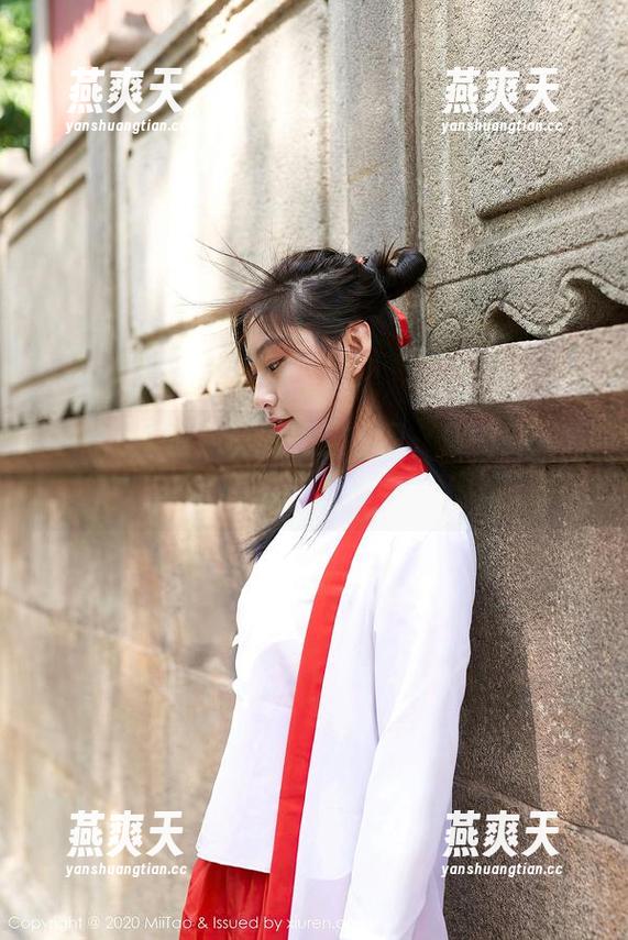 蜜桃社-真希 蜜桃社 - 最新真希美腿套图,你的目光会一直停留在她那条腿上