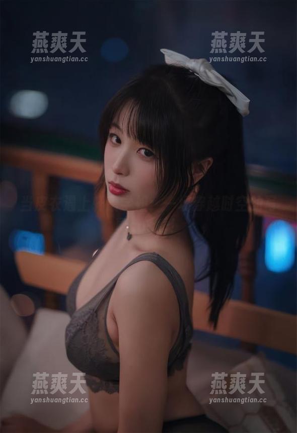 当皮衣遇上轩萧学姐：一场穿越时空的写真cos秀！