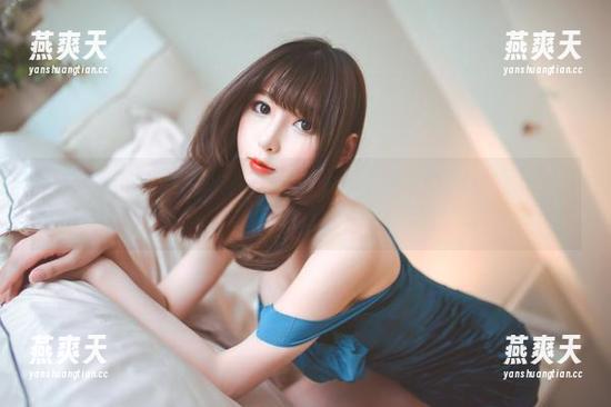 新作品集上线！雯粥粥美腿又让人心动，这腿的更新频率比我喝水还勤！