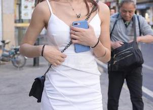 魔镜街拍 – 曼曼白丝合集：看腿的艺术，别撇过来一脸懵