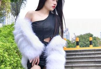 魔镜街拍：不止黑裙，还有小姐姐的独门魅力，精彩原图快速下载！